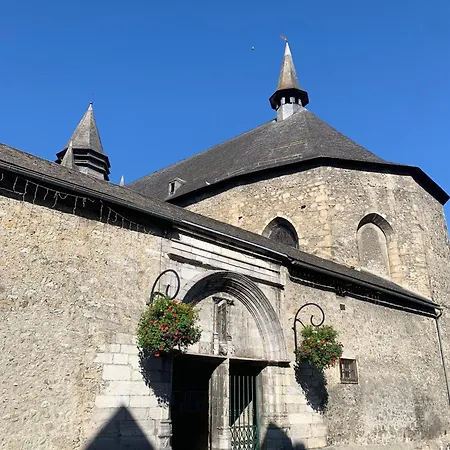 Les Ecrins De *